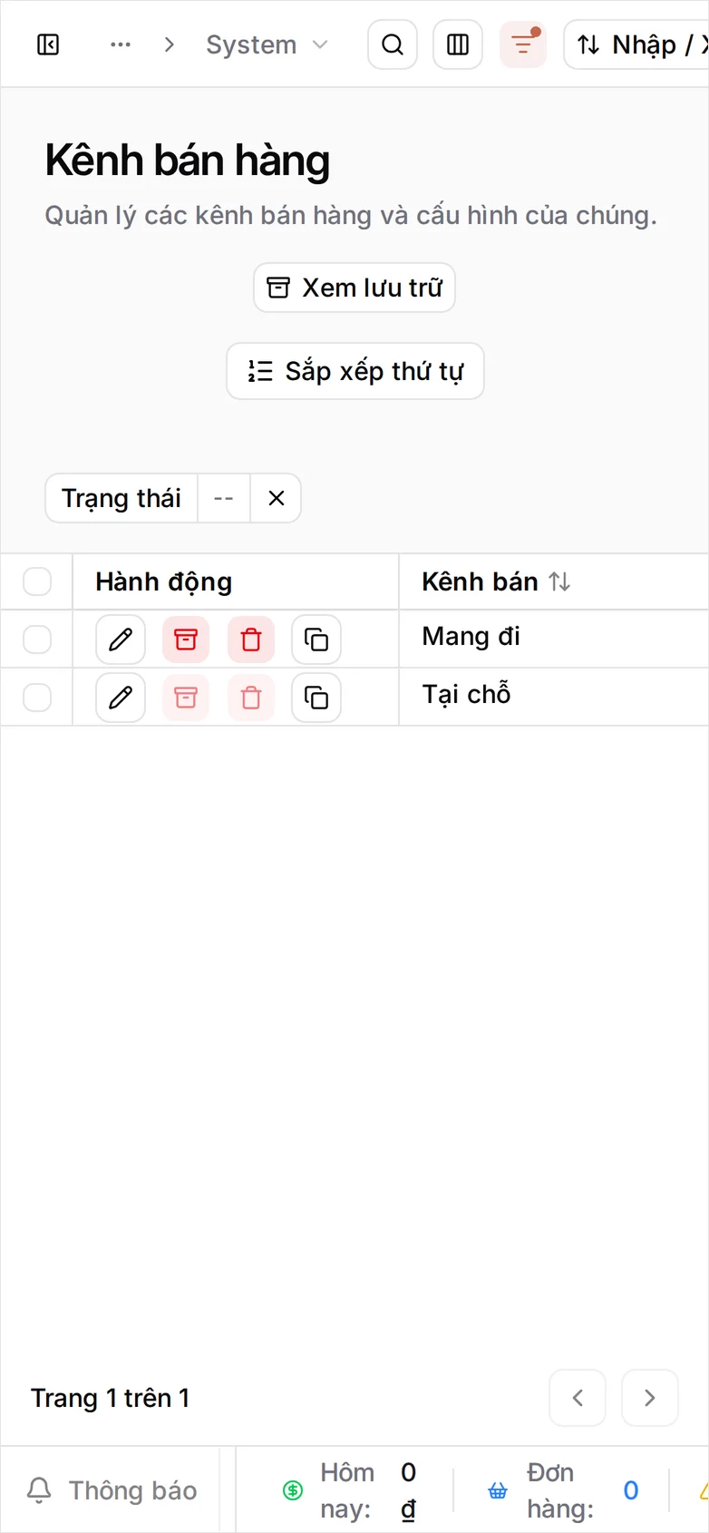 Danh sách Kênh bán hàng trên màn hình điện thoại: bảng hiển thị cột Hành động và Kênh bán với Tại chỗ và Mang đi; cột Trạng thái, Cửa hàng và Mặc định nằm ngoài màn hình bên phải