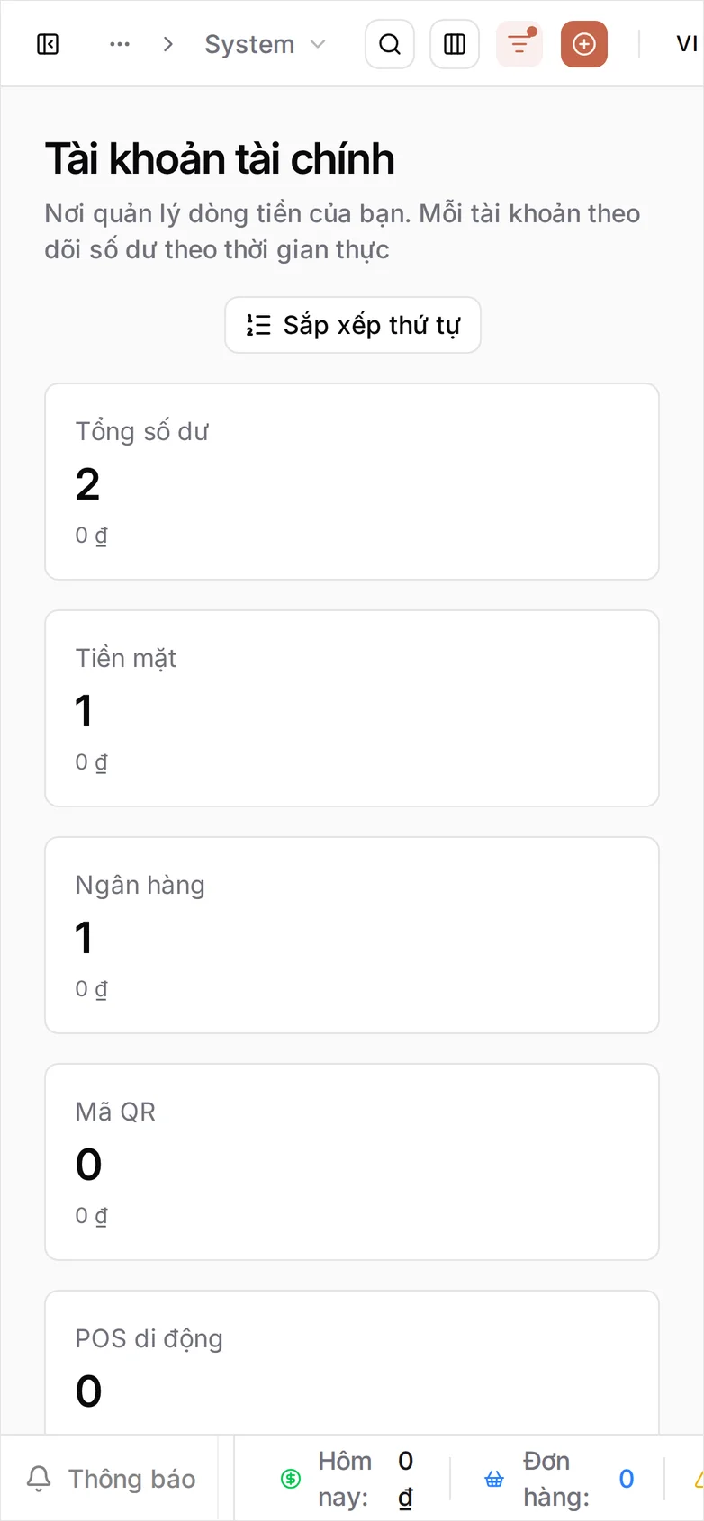 Màn hình Tài khoản tài chính trên điện thoại: nút Sắp xếp thứ tự phía trên các thẻ Tổng số dư 2, Tiền mặt 1, Ngân hàng 1, Mã QR 0 và POS di động 0 xếp dọc, danh sách tài khoản nằm dưới màn hình